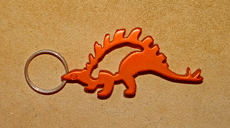 Porte-clés décapsuleur dinosaure Stégosause orange