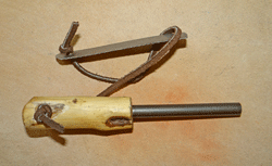 Briquet de survie au magnésium GM, manche en bois d'if