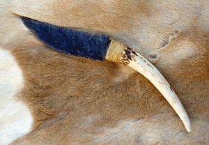 Couteau n&deg; 1 en obsidienne arc-en-ciel