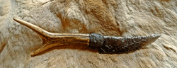 Couteau  en obsidienne rubanée et manche en bois de cerf