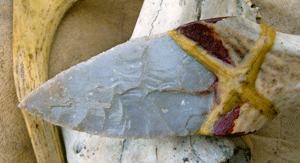 Reconstitution de couteau du Paléolithique supérieur